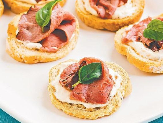 ROAST BEEF WITH HORSERADISH CREAM CANAPES