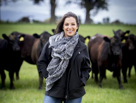 JESS PRYLES VISIT ATAHUA ANGUS STUD