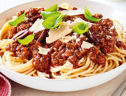 BEEF AND OLIVE SPAGHETTI BOLOGNESE